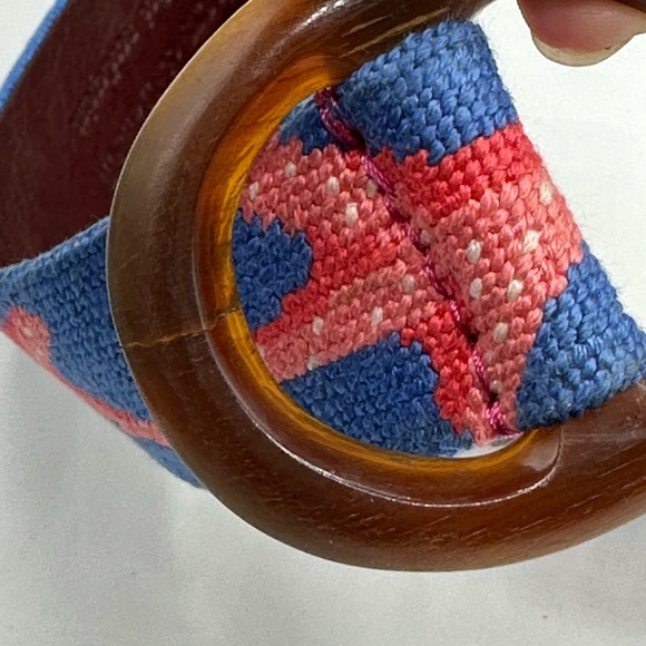 Smathers & Branson Women's Hand-stitched Needlepoint Starfish Cinch Belt - Picture 6 of 8